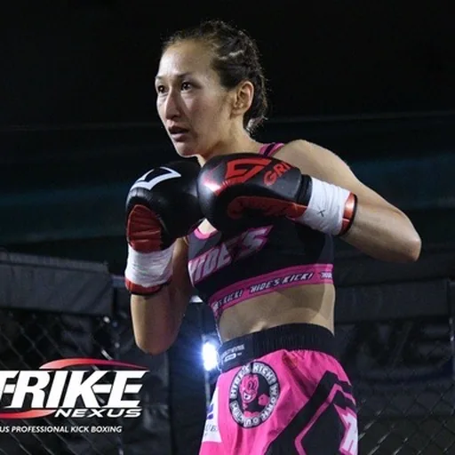 細井 裕子選手 ファイティングポーズ